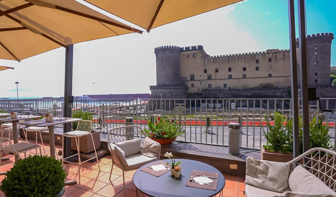 Mercure Napoli Centro Angioino Nápoles Exterior foto