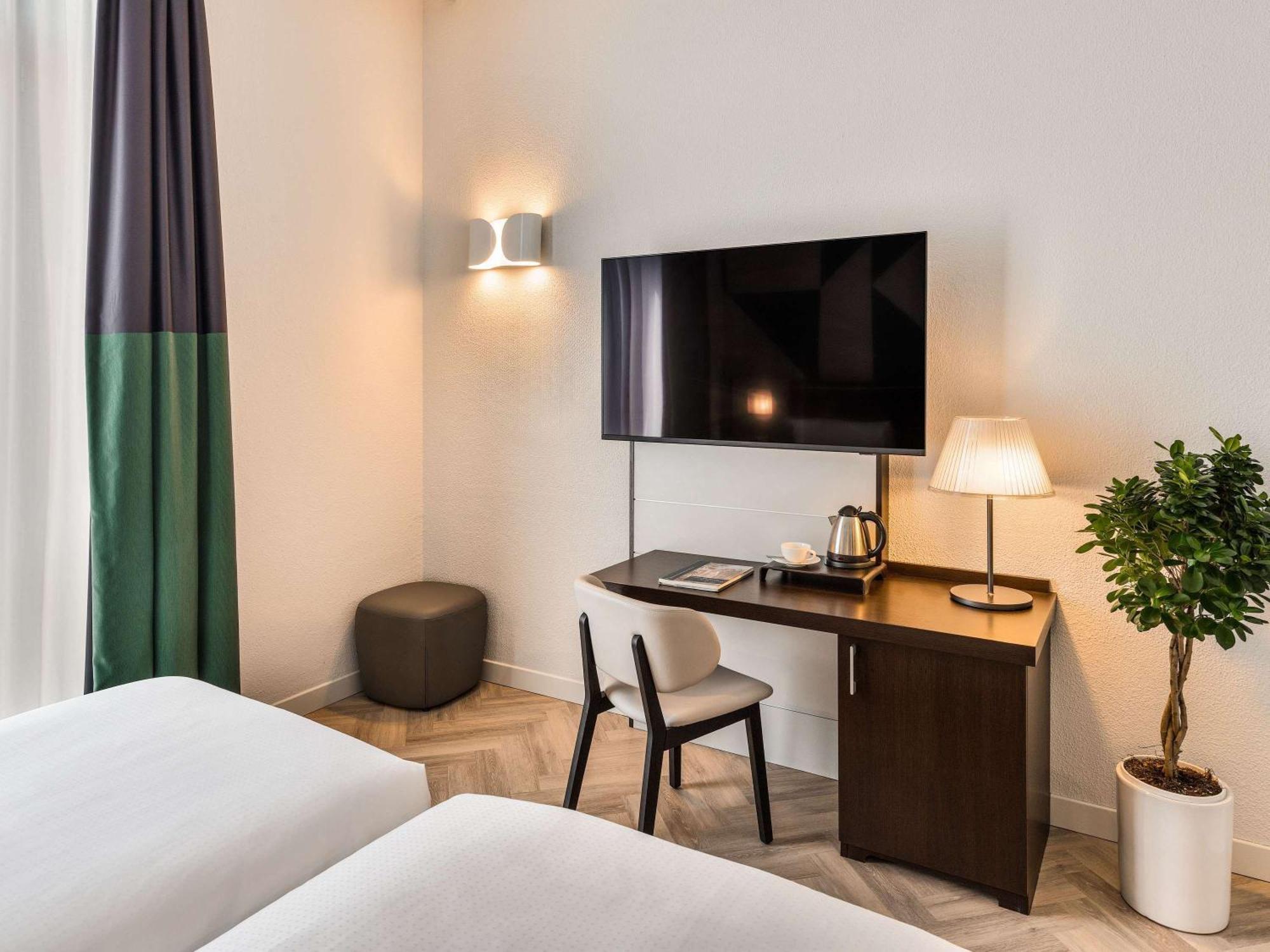 Mercure Napoli Centro Angioino Nápoles Exterior foto
