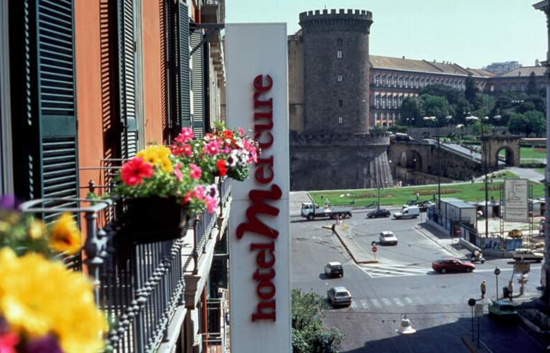 Mercure Napoli Centro Angioino Nápoles Exterior foto
