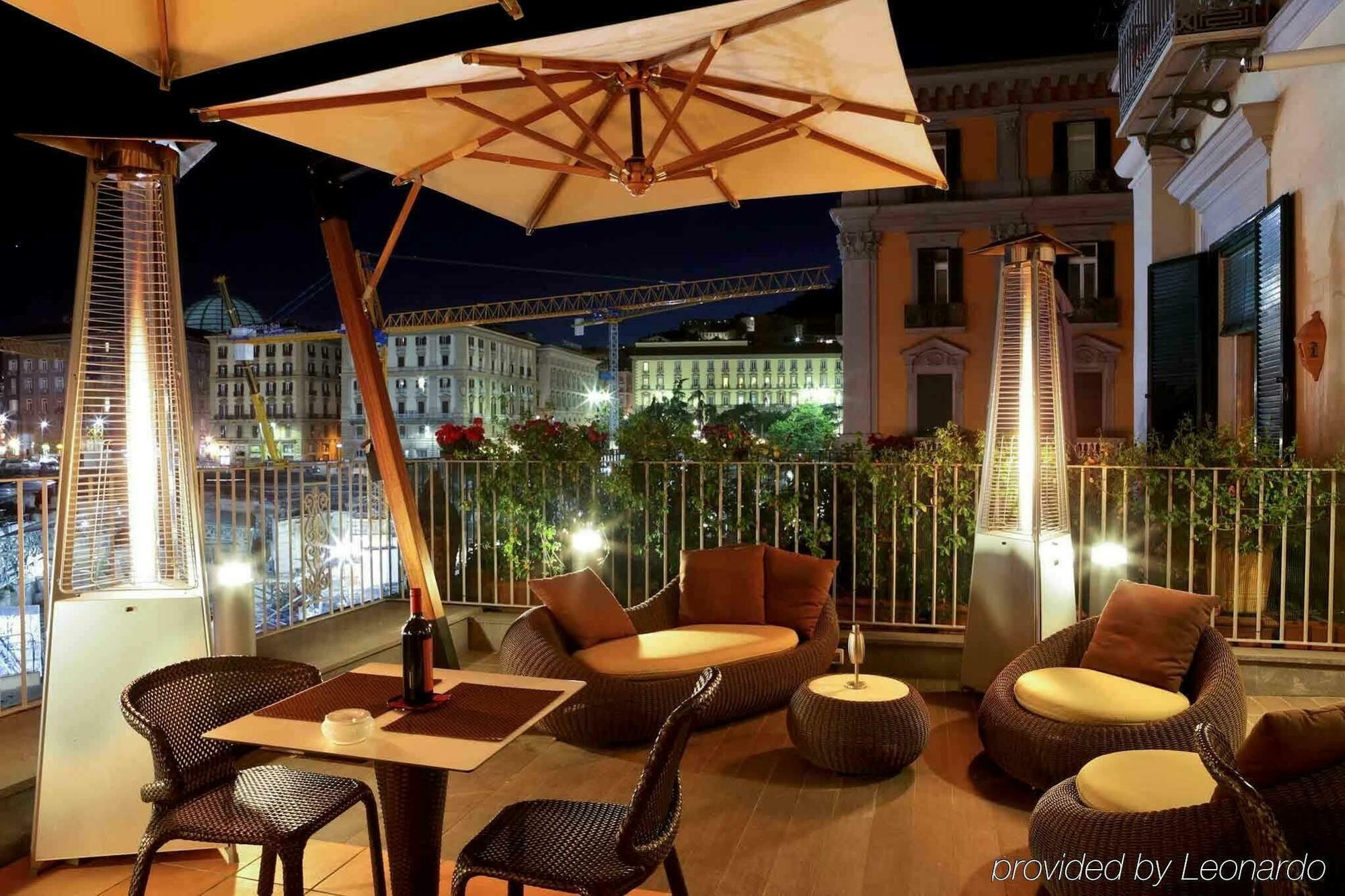 Mercure Napoli Centro Angioino Nápoles Exterior foto